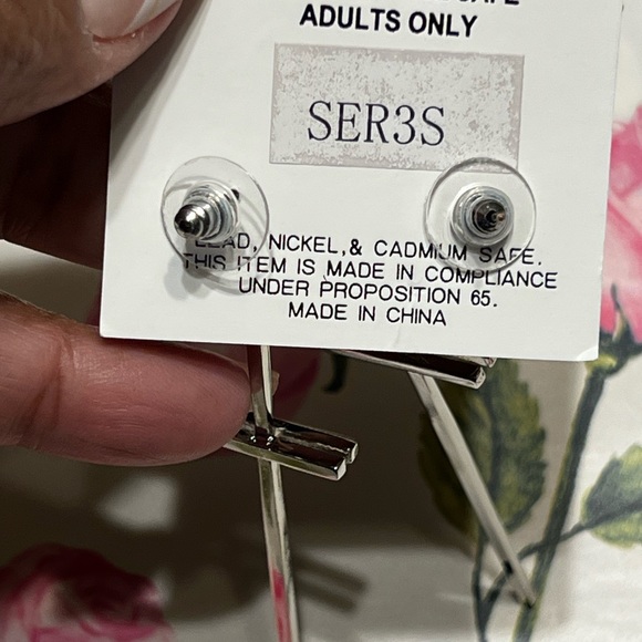 New La Volpe 3.5” Silver Tone Dangling Cross Shape Earrings - Picture 10 of 16